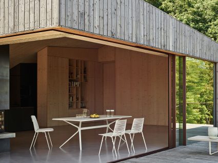 Tavolo in alluminio Moai rettangolare e sedia Zebra di Fast