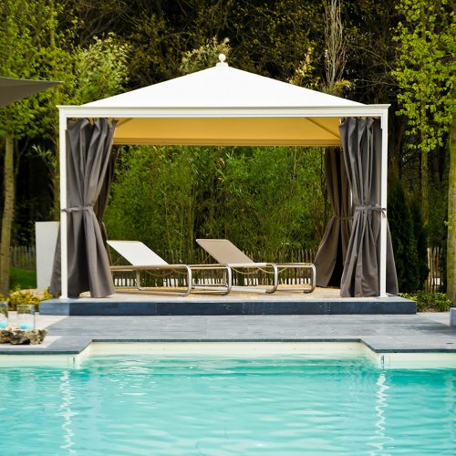Gazebo in ferro Unosider Ottoemezzo con decoro e tende