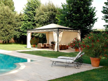 Gazebo in ferro Malatesta di Unosider antracite con tende copripalo
