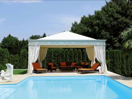 Gazebo in ferro Malatesta di Unosider con tende copripalo