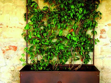 Grigliato in ferro Altea maglia quadra Unosider con fioriera