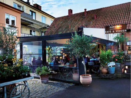 Pergola addossata Suite di Unosider con copertura automatica