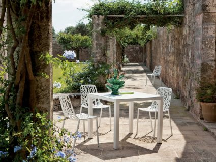 Tavolo da giardino Easy di Fast con sedia Forest