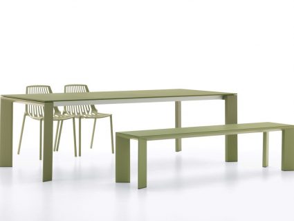Tavolo in alluminio e panca Grande Arche di Fast