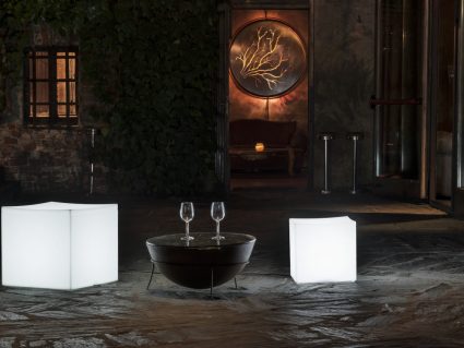 Cubo luminoso Lounge Cube di Serralunga