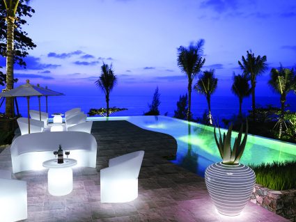 Divano outdoor Pine Beach con luce Serralunga