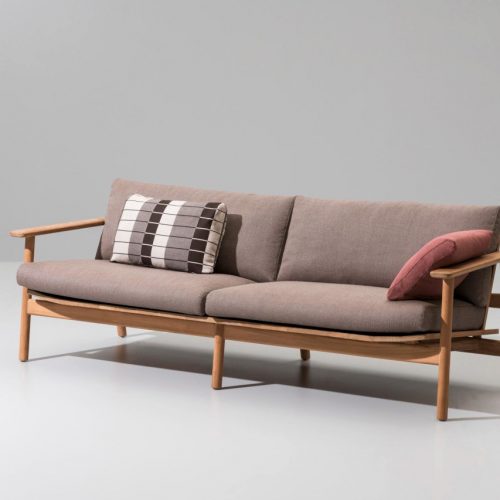 Divano in teak con cuscini Riva di Kettal