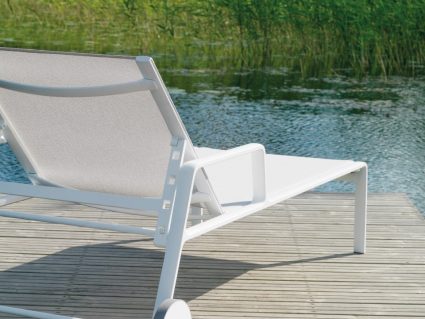 Lettino Park Life Kettal in alluminio colore bianco