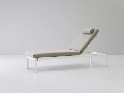 Lettino impilabile Via Kettal con cuscino poggiatesta