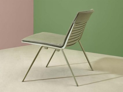 Poltrona in alluminio Zebra Lounge di Fast con cuscino