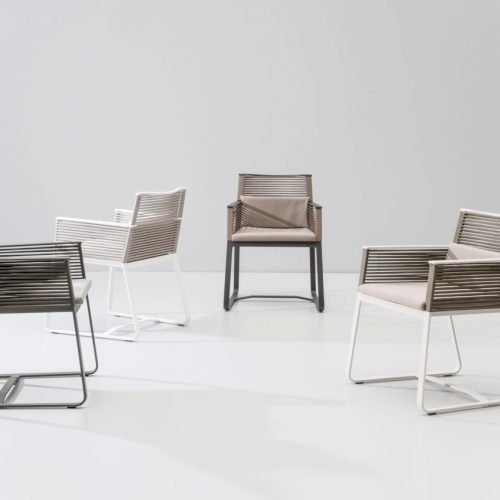 Sedia con braccioli Landscape di Kettal