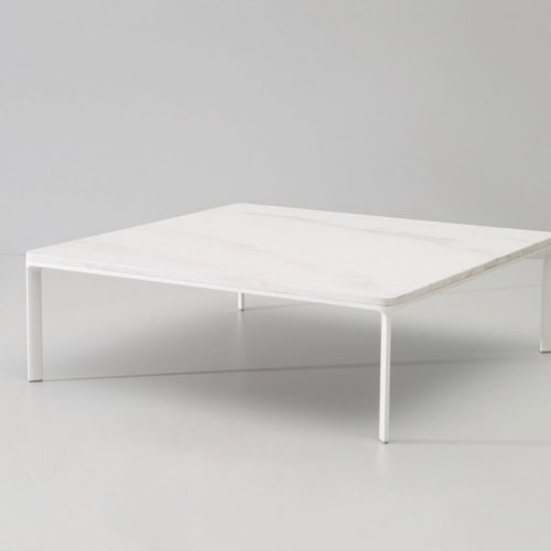 Tavolo basso quadrato piano in marmo Park Life di Kettal