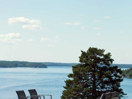 tavolo basso rettangolare park life di kettal con divano