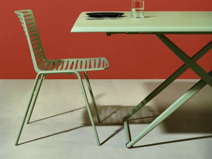 Tavolo regolabile in altezza Zebra di Fast posizione alta