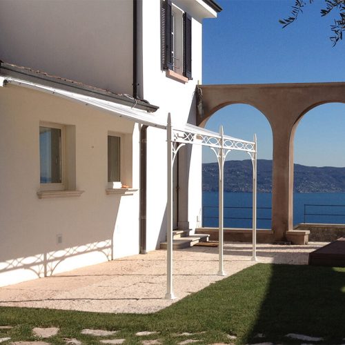 Pergola in ferro addossata Novecento Unosider colore bianco