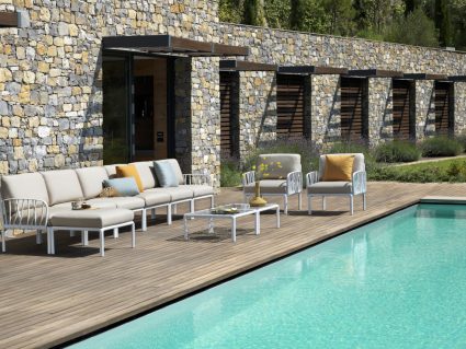 Salotto modulare Komodo di Nardi con poltrone e tavolino