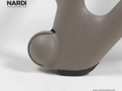 Dettaglio ruota lettino Atlantico Nardi