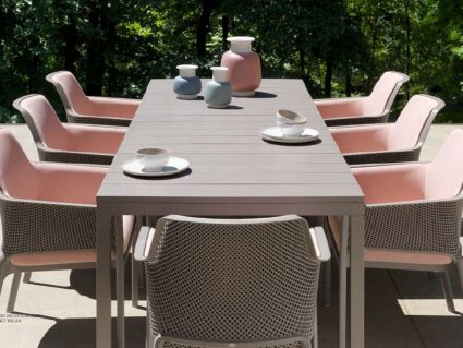 Tavolo allungabile per esterno di Nardi con poltroncina Net Relax