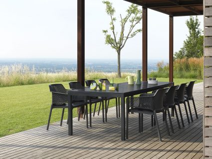 Sedia da esterno Net di Nardi con tavolo Rio