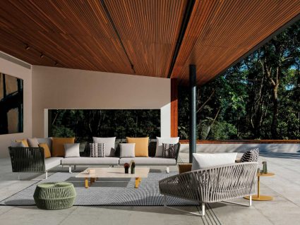 Salotto modulare Bitta con daybed in corda sintetica di Kettal