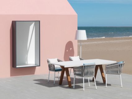 Sedia in corda sintetica Bitta di Kettal con tavolo