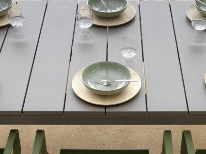 Sedia da esterno impilabile Trill Armchair e tavolo Rio di Nardi