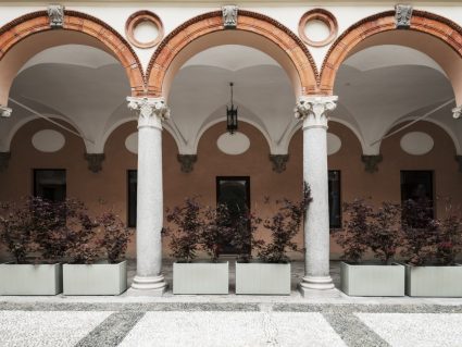Vaso in polietilene Neoclassic Serralunga