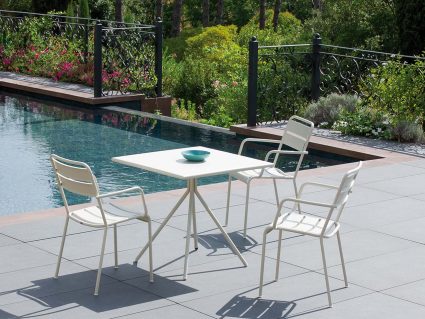 Sedia impilabile con braccioli Twist Vermobil