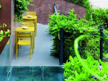 Sedia impilabile Twist gialla Vermobil