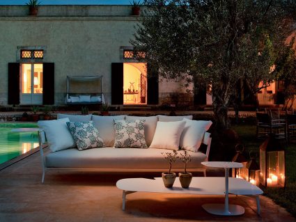 Salotto componibile Aikana di Fast divano con tavolini