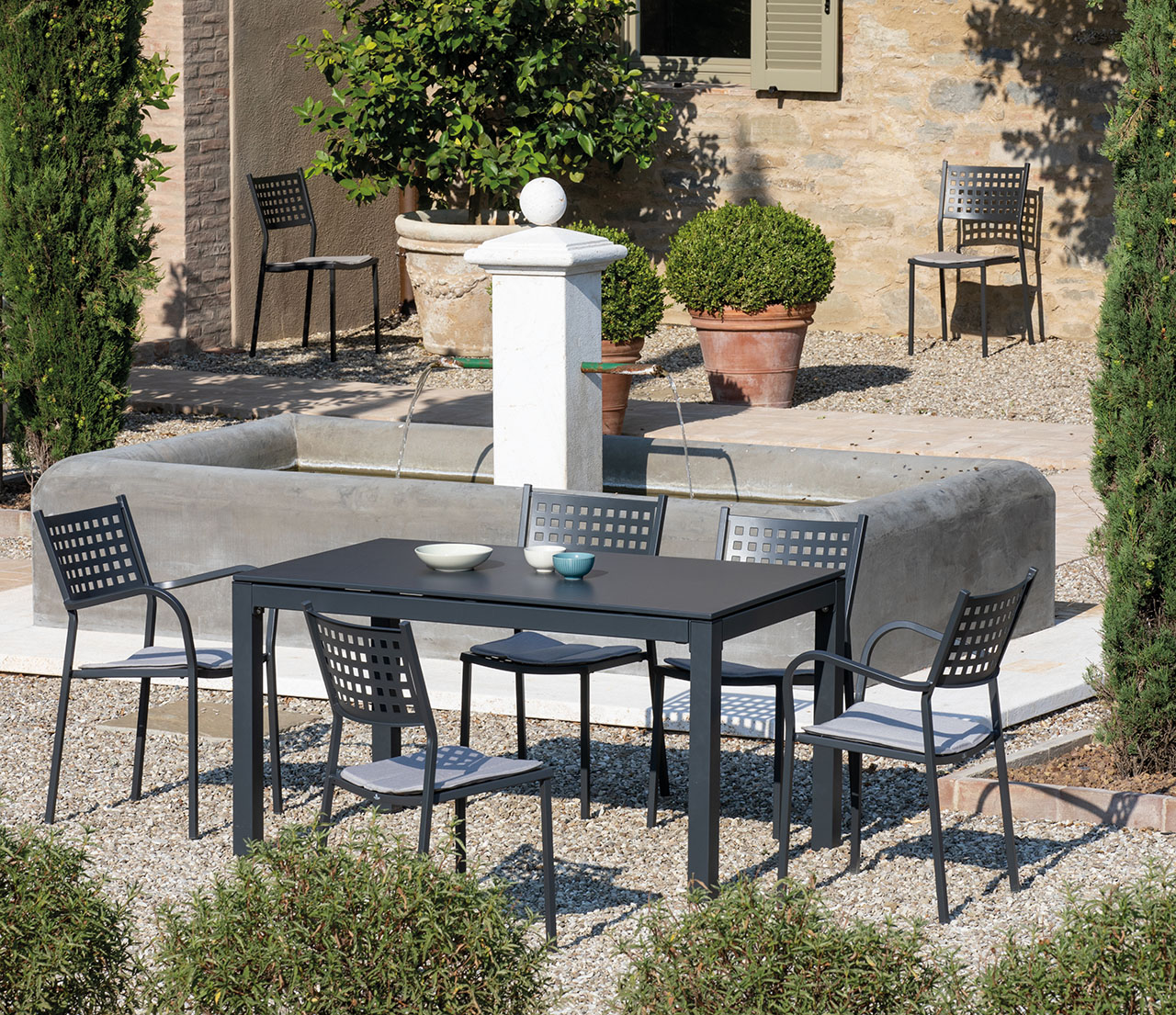 Tavolo e sedie da giardino moderni Set tavolo da esterno di lusso