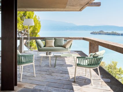 Salotto da esterno Ria di Fast con tavolo Mosaiko