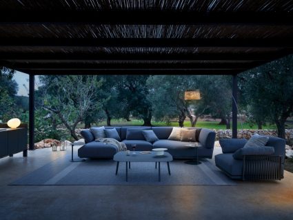 Divano componibile Solaris di Fast con poltrona