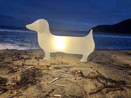 Animale arredo cane bassotto con luce Otto Serralunga