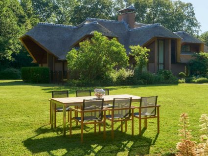 Poltrona impilabile in teak Noah