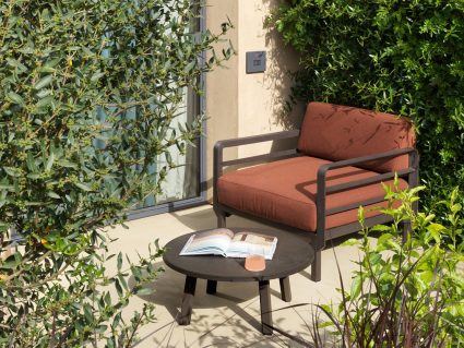 Poltrona da giardino Maximo di Nardi con tavolino tondo