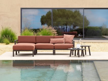 Salotto da esterno Maximo di Nardi con tavolini tondi