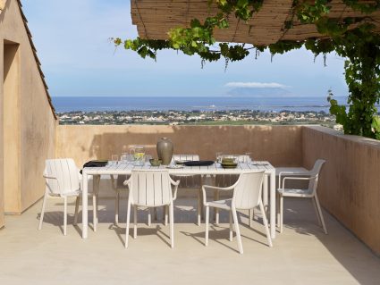 Sedia da esterno Tiberina Armchair di Nardi con Tavolo tevere di Nardi
