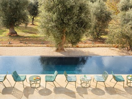 Poltrona da esterno Forest di Fast con tavolini Wild